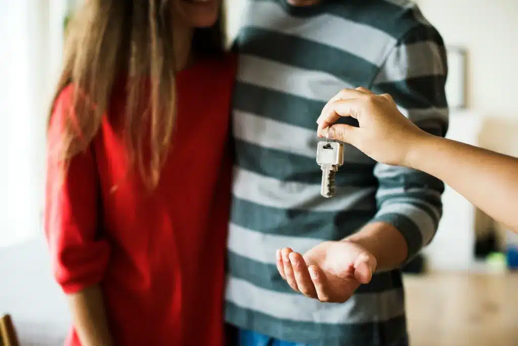 couple-key-in-hand How our process works